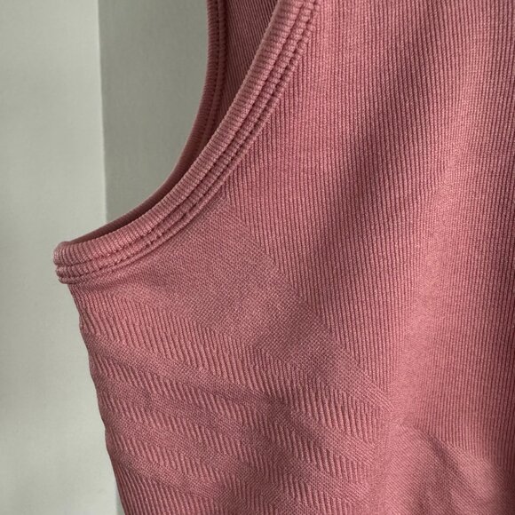 Knix - Good to Go Seamless Crop Tank in Pink Sorbet - Picture 3 of 7